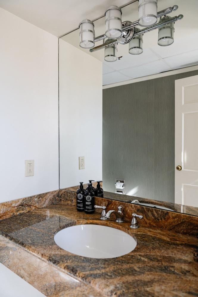 The Lafayette New Orleans By Kasa Living photo 27