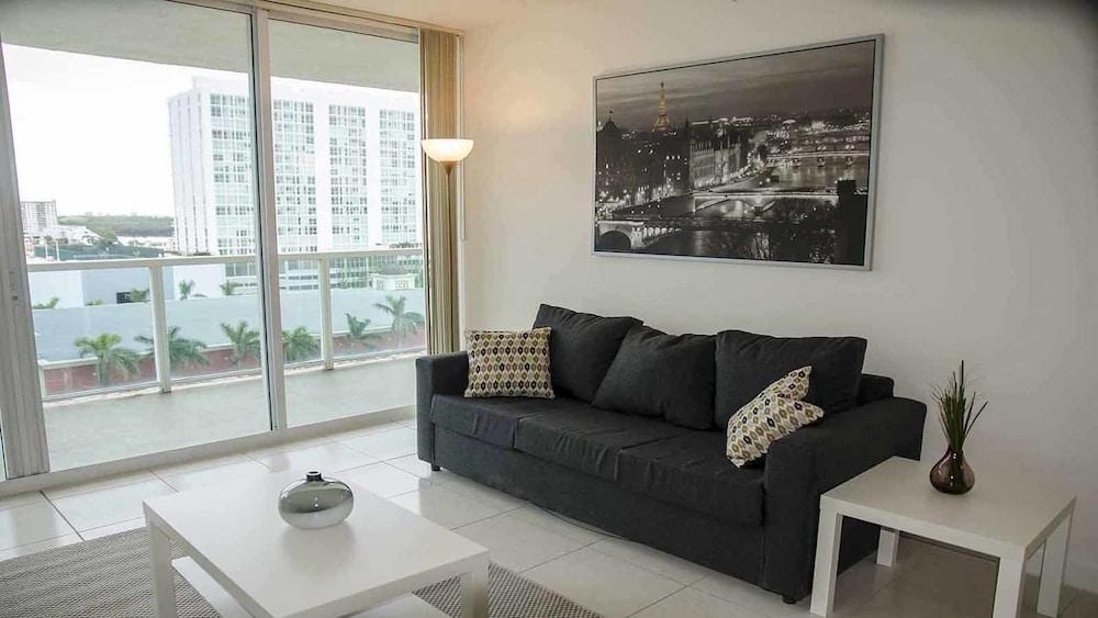 Intracostal Sunny Isles photo 13