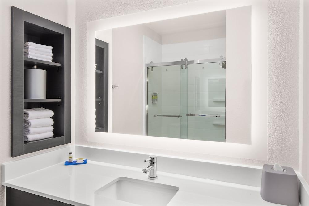 Holiday Inn Express & Suites Greenville-I-85 & Woodruff Rd by IHG photo 17