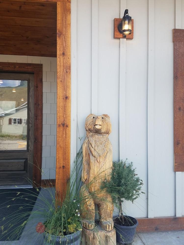 406 Lodge photo 17