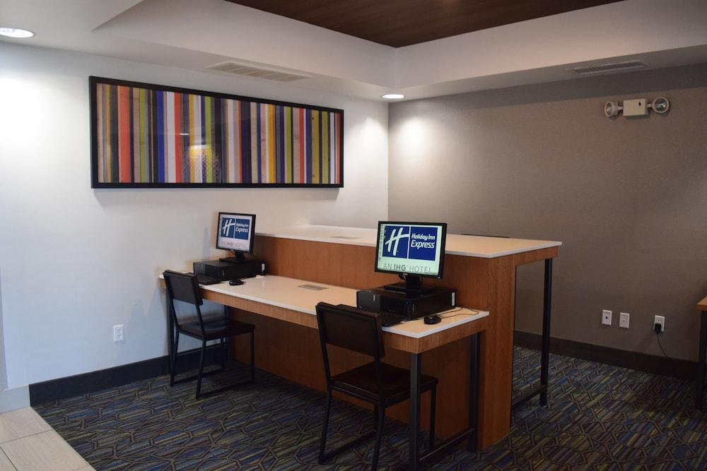 Holiday Inn Express Hotel & Suites Sparta by IHG photo 41