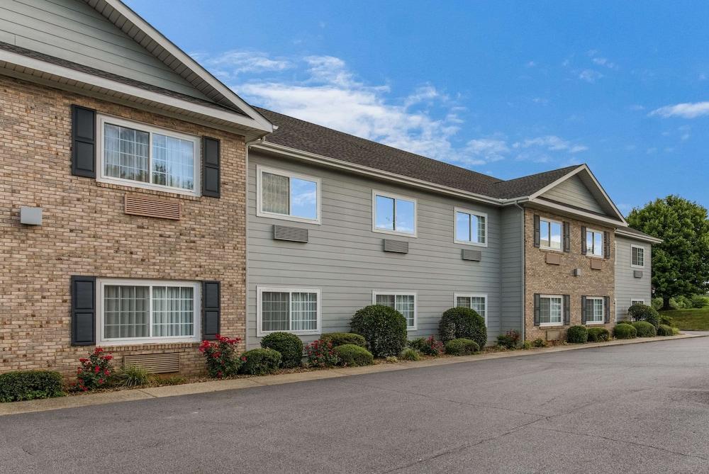 Quality Inn & Suites Hendersonville - Flat Rock photo 51