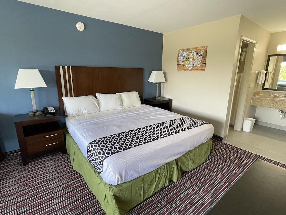 Econo Lodge Inn & Suites Enid South photo 7