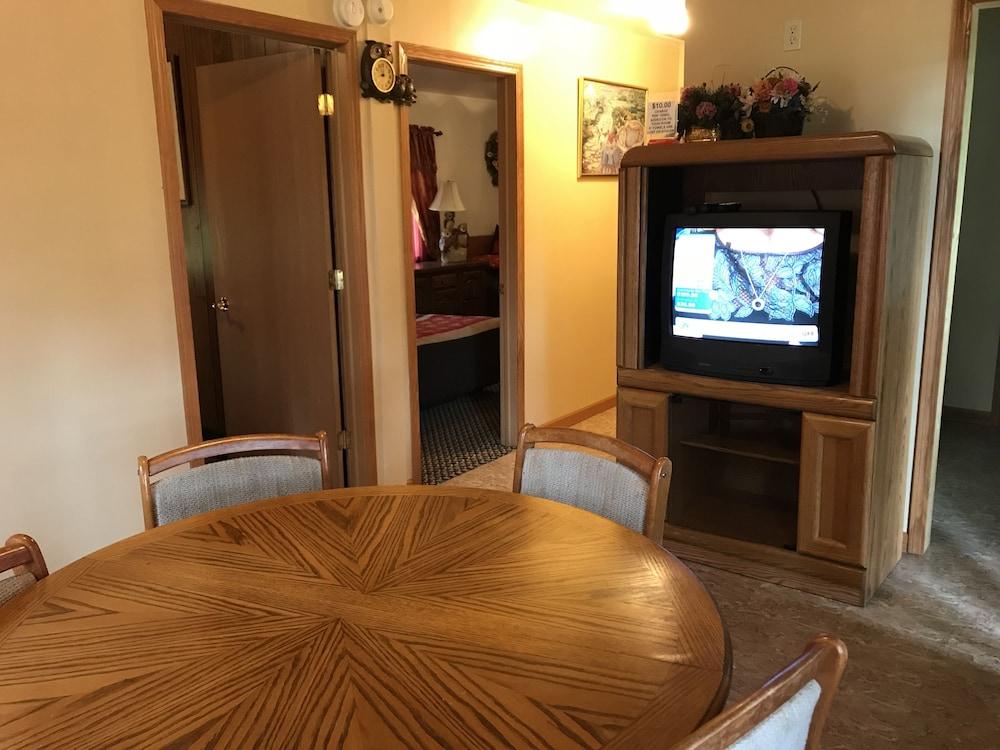 Spring Hill Motel photo 34