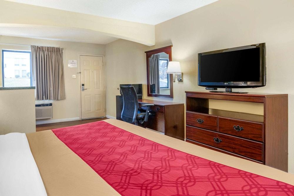 Econo Lodge Inn & Suites Southeast photo 2