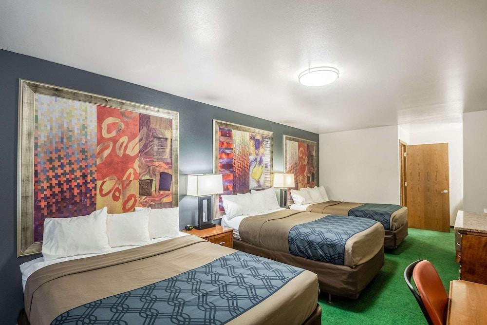 Econo Lodge Waupaca photo 24