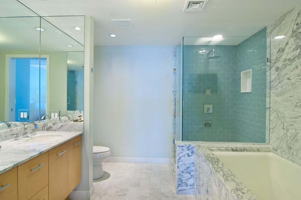 Water's Edge Resort & Spa photo 41