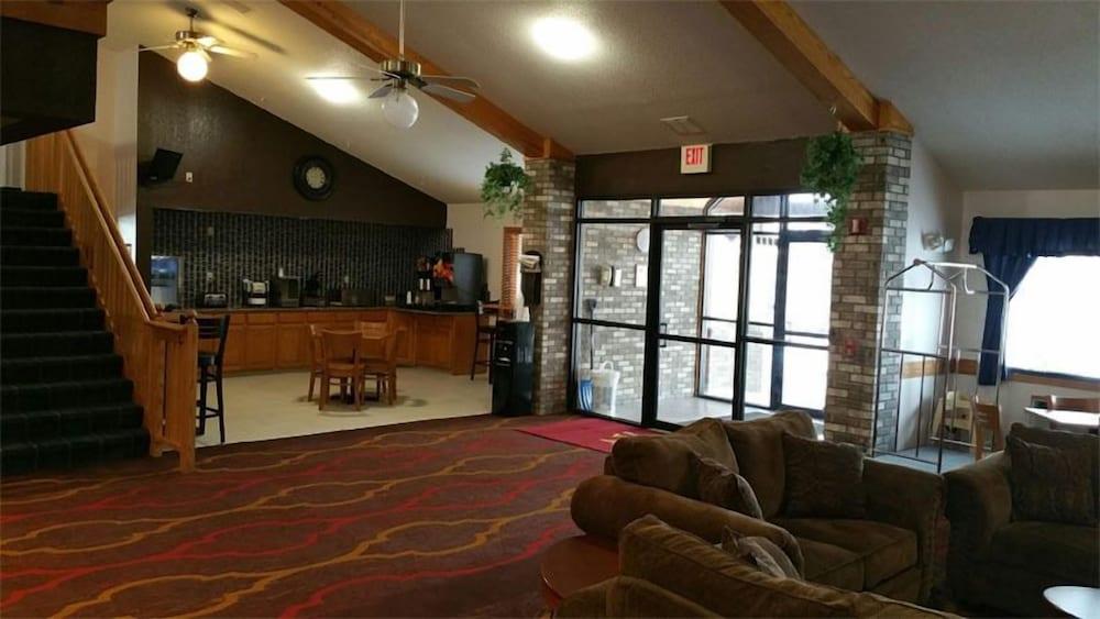 New Prague Inn & Suites photo 2