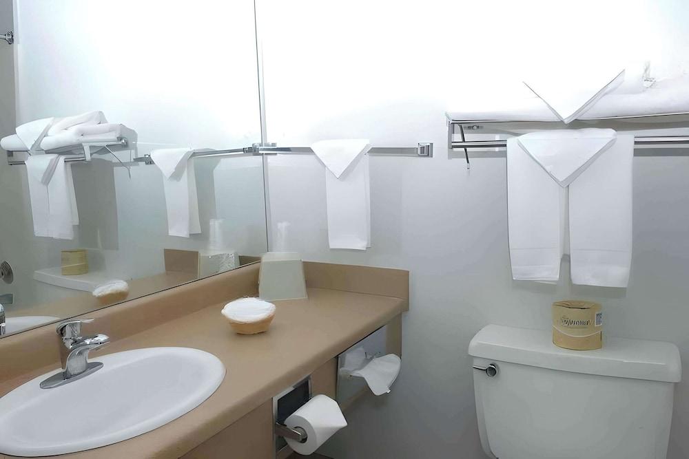 Comfort Inn & Suites photo 17