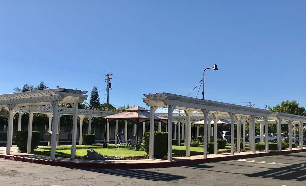 Sunrise Inn Turlock photo 24