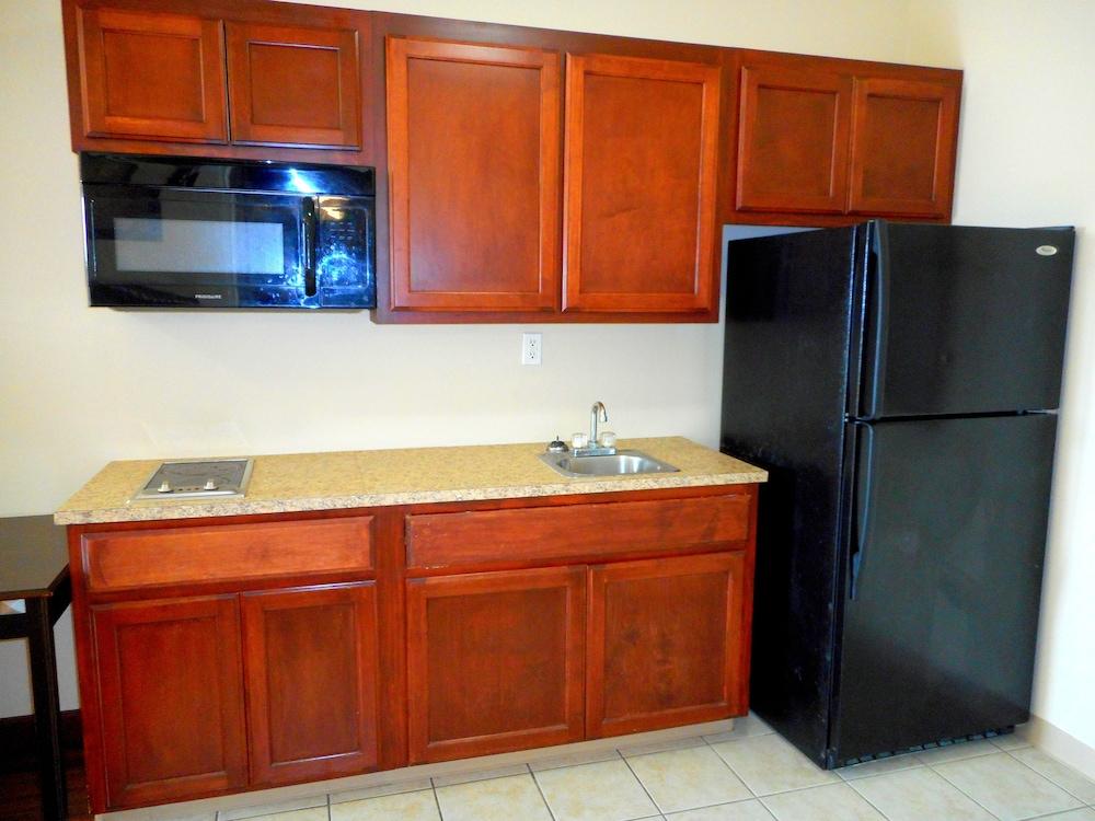 Crossroads Inn & Suites photo 36