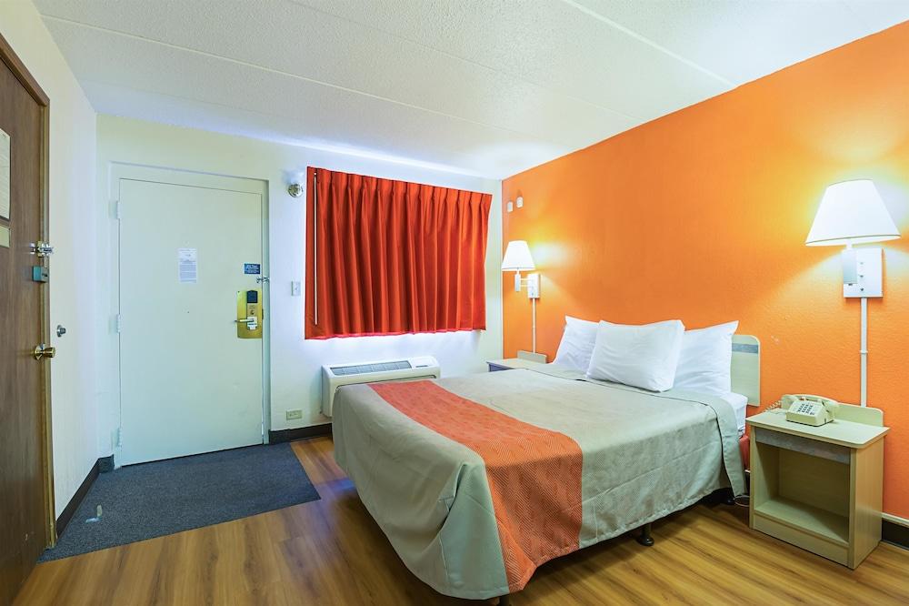 Rodeway Inn Dubuque photo 4