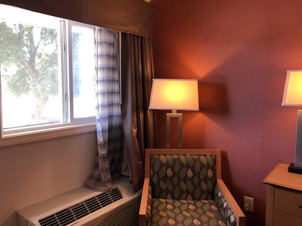 Wilbraham Inn photo 24