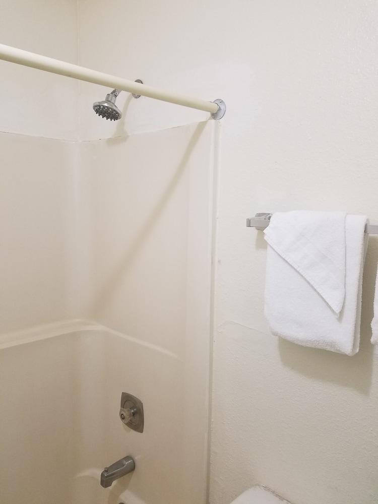 Masters Inn Columbia I-26 photo 10