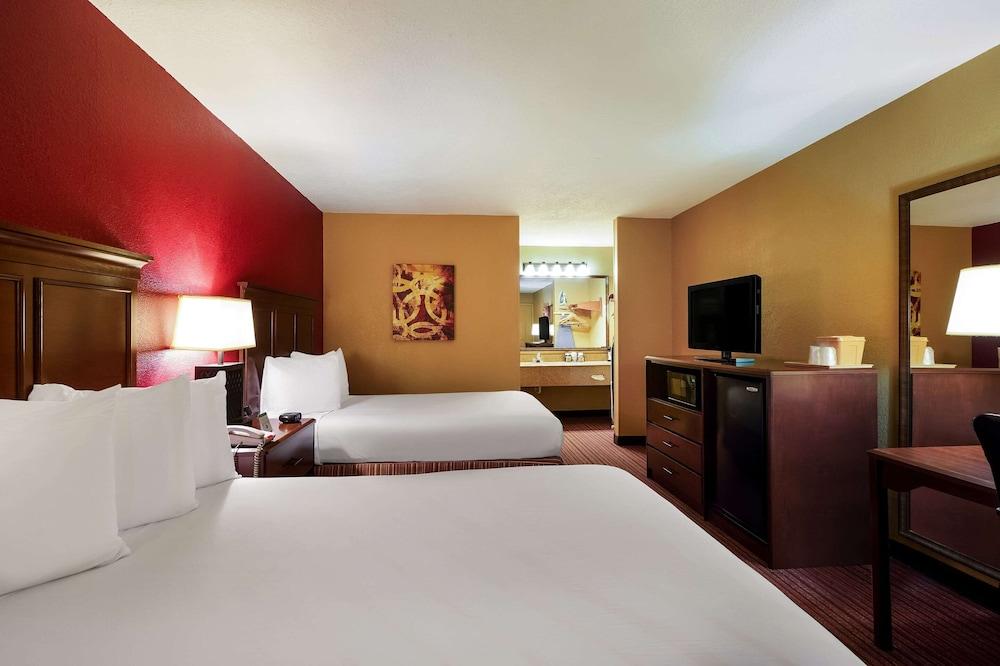Quality Inn & Suites West Helena photo 26