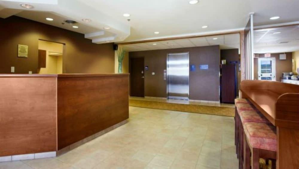 Microtel Inn and Suites by Wyndham Rawlins photo 7