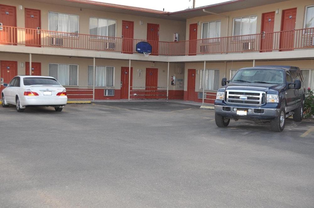 Budget Inn photo 6