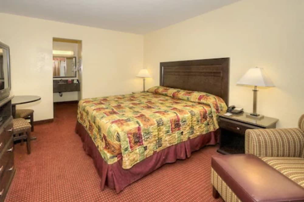 Relax Inn And Suites photo 7