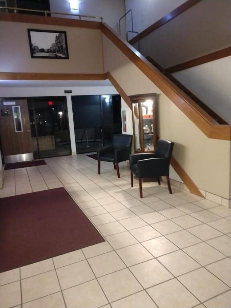 Wautoma Inn by OYO Near Airport WI 73 photo 4