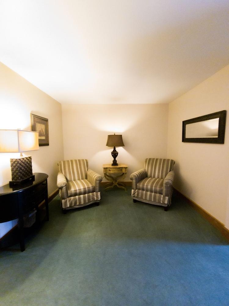 Nuks Executive Suites photo 22