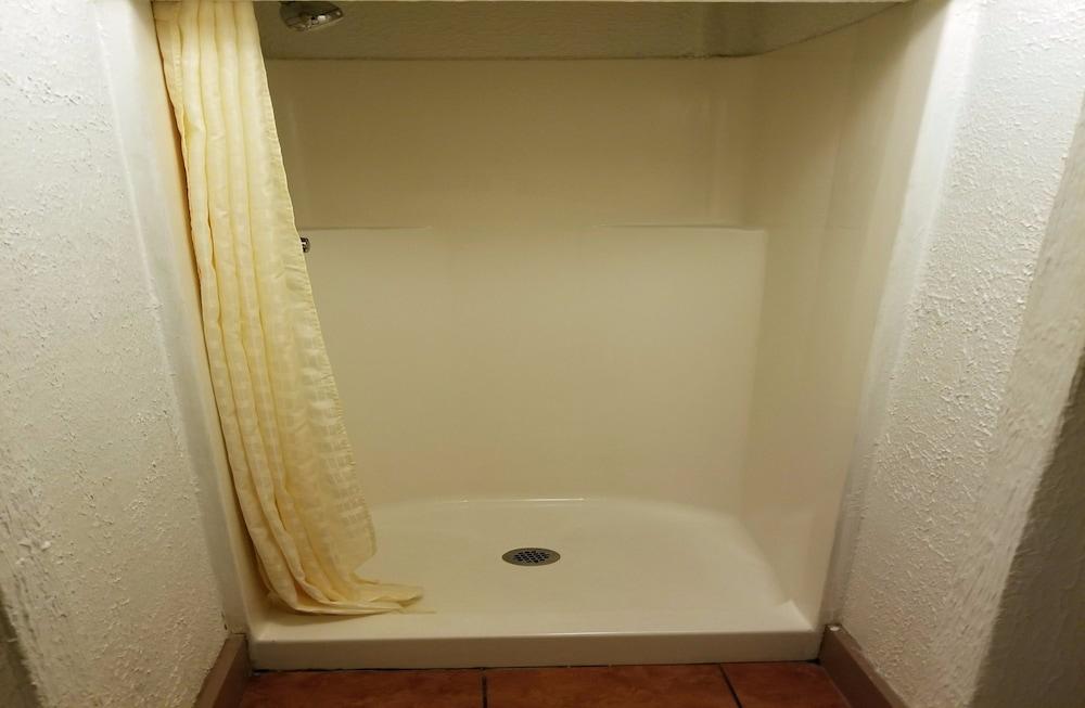 Monterey Inn Hotel photo 35
