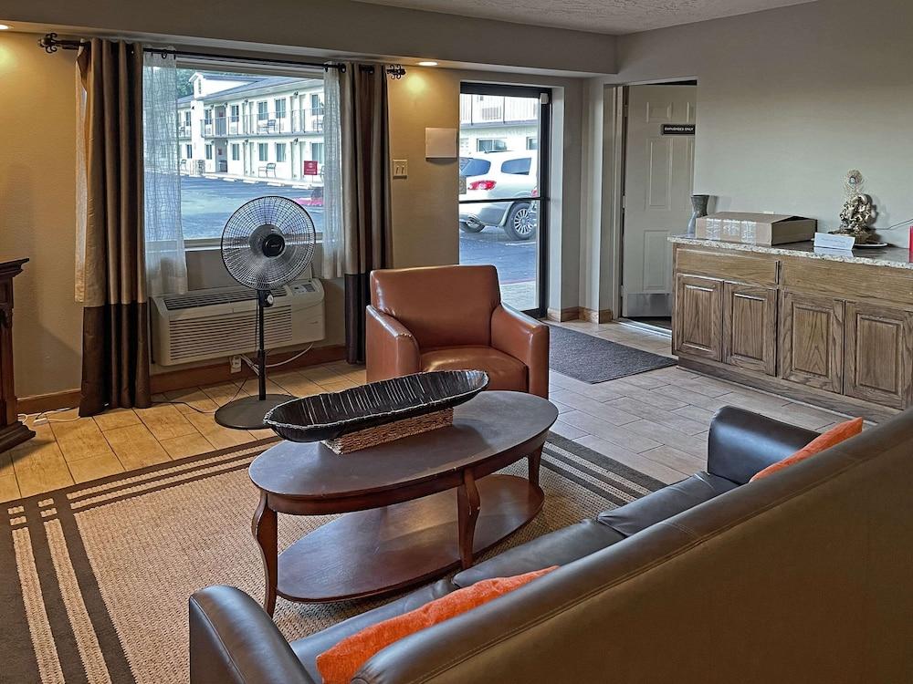 Quality Inn Clinton North photo 4