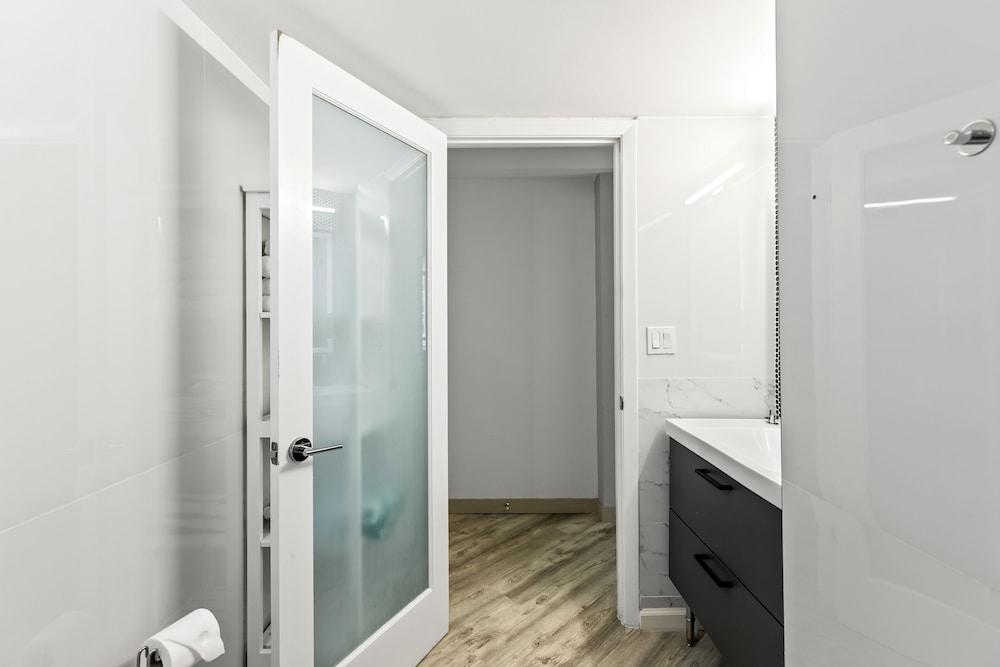 Oceanside Inn Studios by Brightwild photo 43
