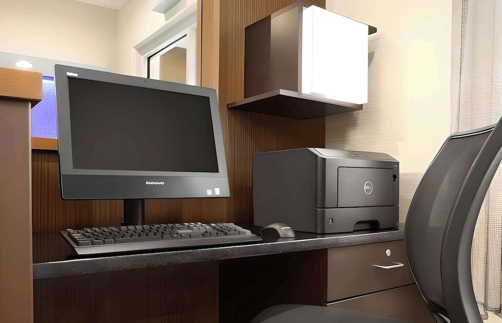 Dubuque Inn & Suites photo 17