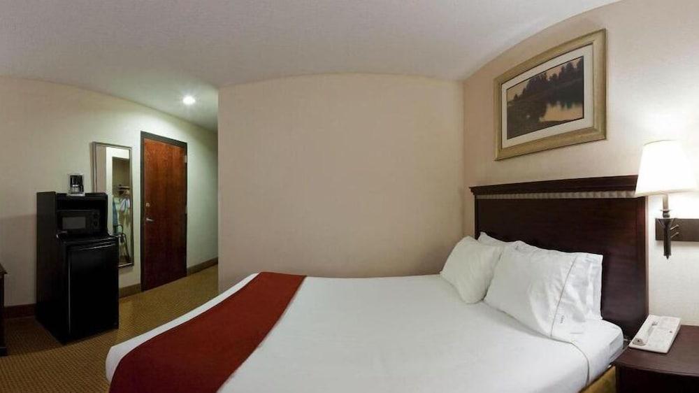 Lexington Inn and Suites photo 4