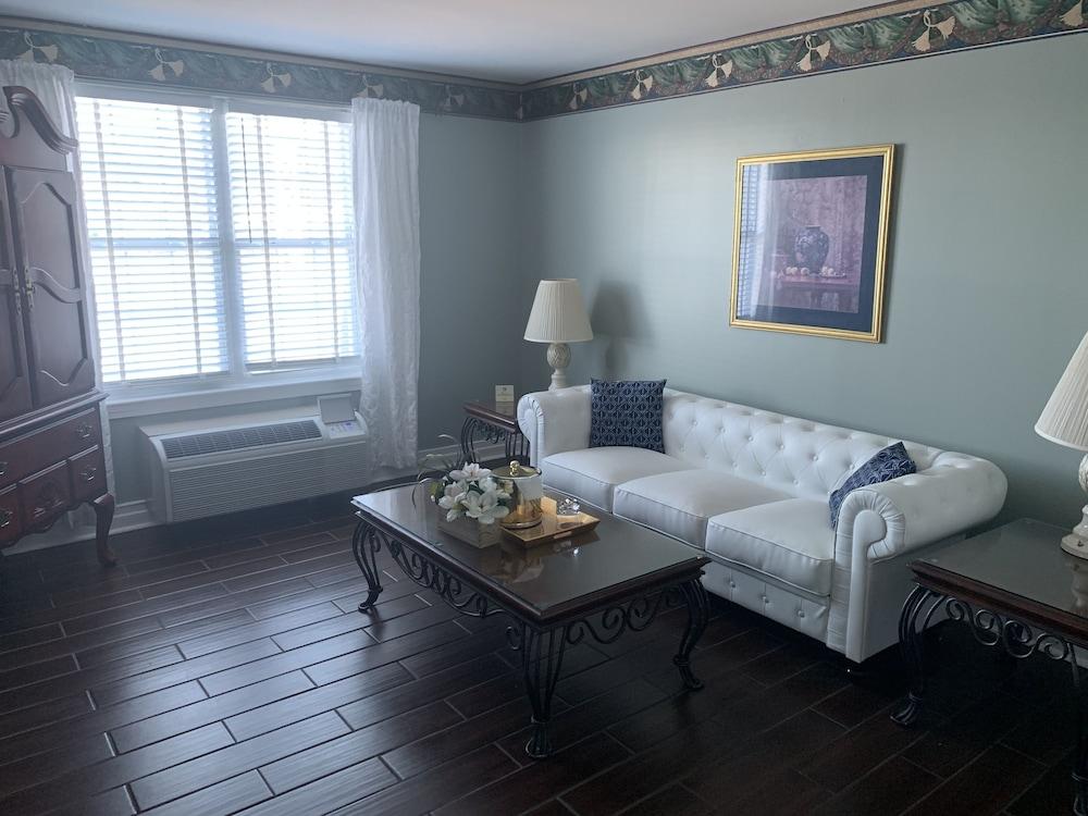French Quarter Inn photo 29