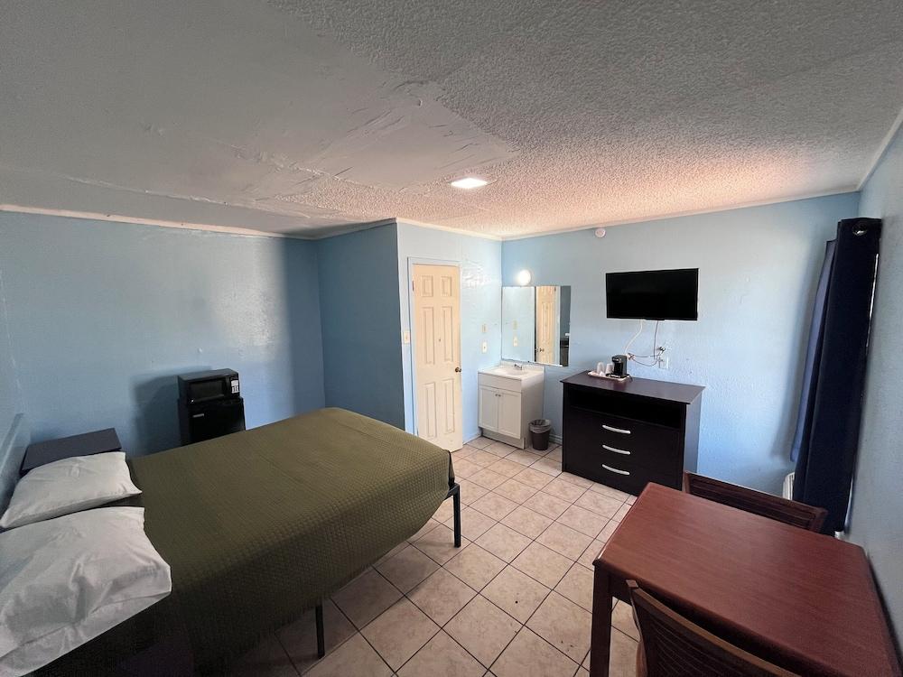 Packsaddle Motel photo 9