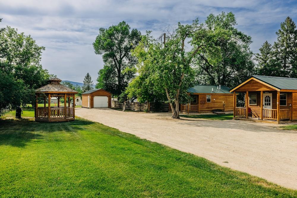 Rustic Ridge Cabins, Charming Retreat (3 Options!) photo 6