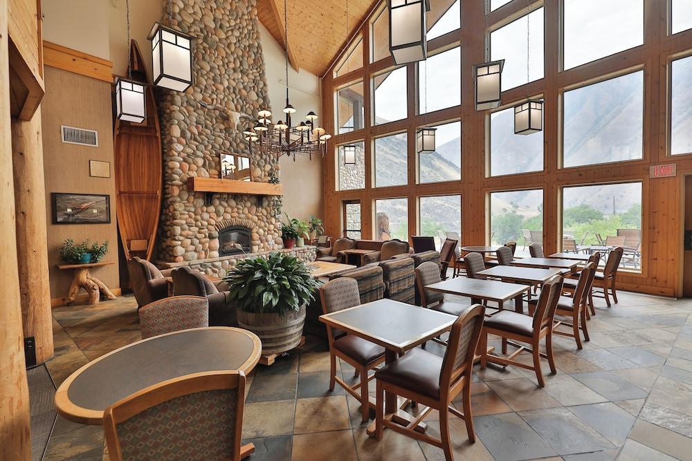 Salmon Rapids Lodge photo 21