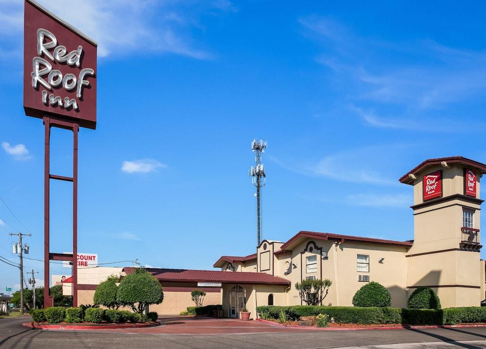 Red Roof Inn North Dallas - Park Central photo 1