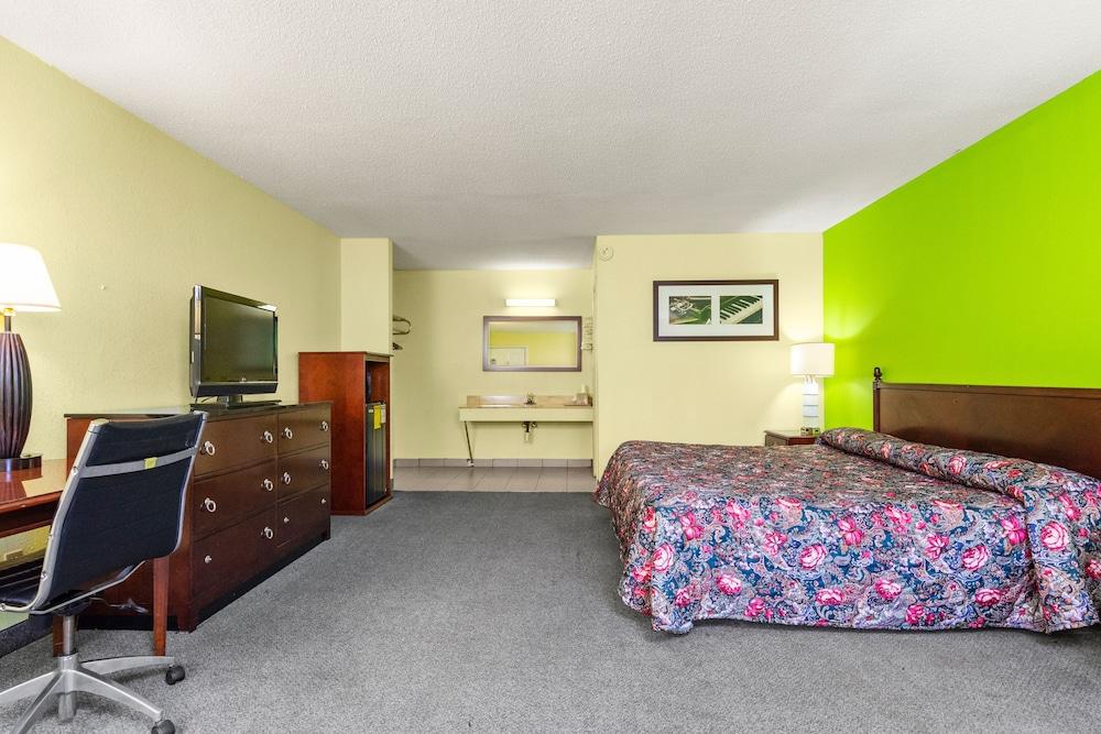 Budget Host Inn by Hotel O Portland near I-65 photo 8