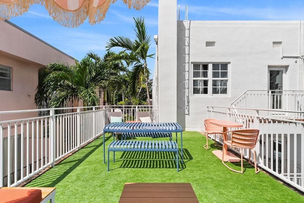 Blue Flamingo Suites photo 5