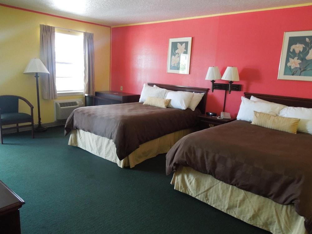 Relax Inn Mineral Wells photo 13