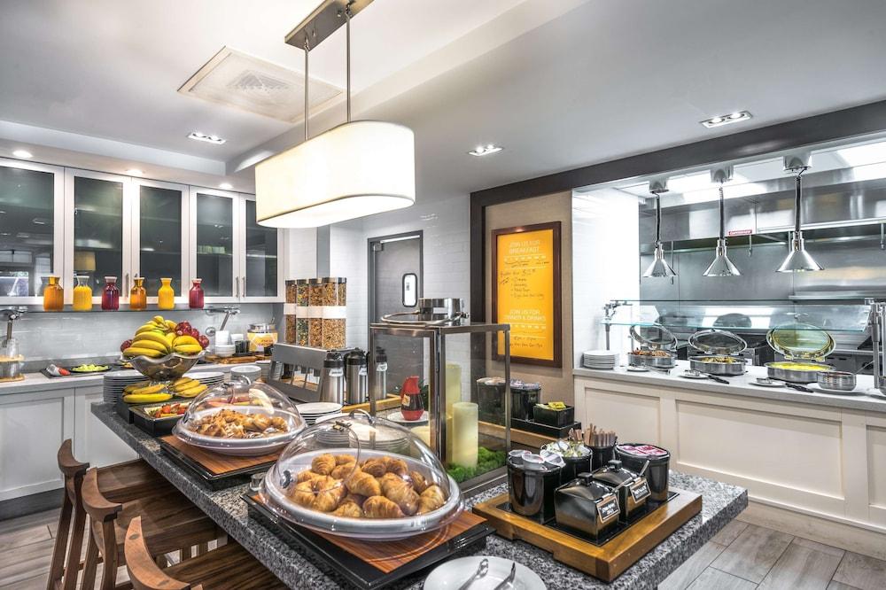Hilton Garden Inn Reagan National Airport photo 41