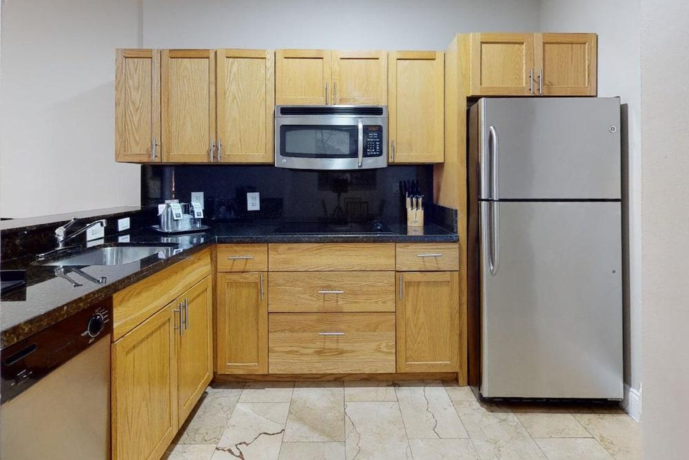 Nuvo Suites Hotel photo 20