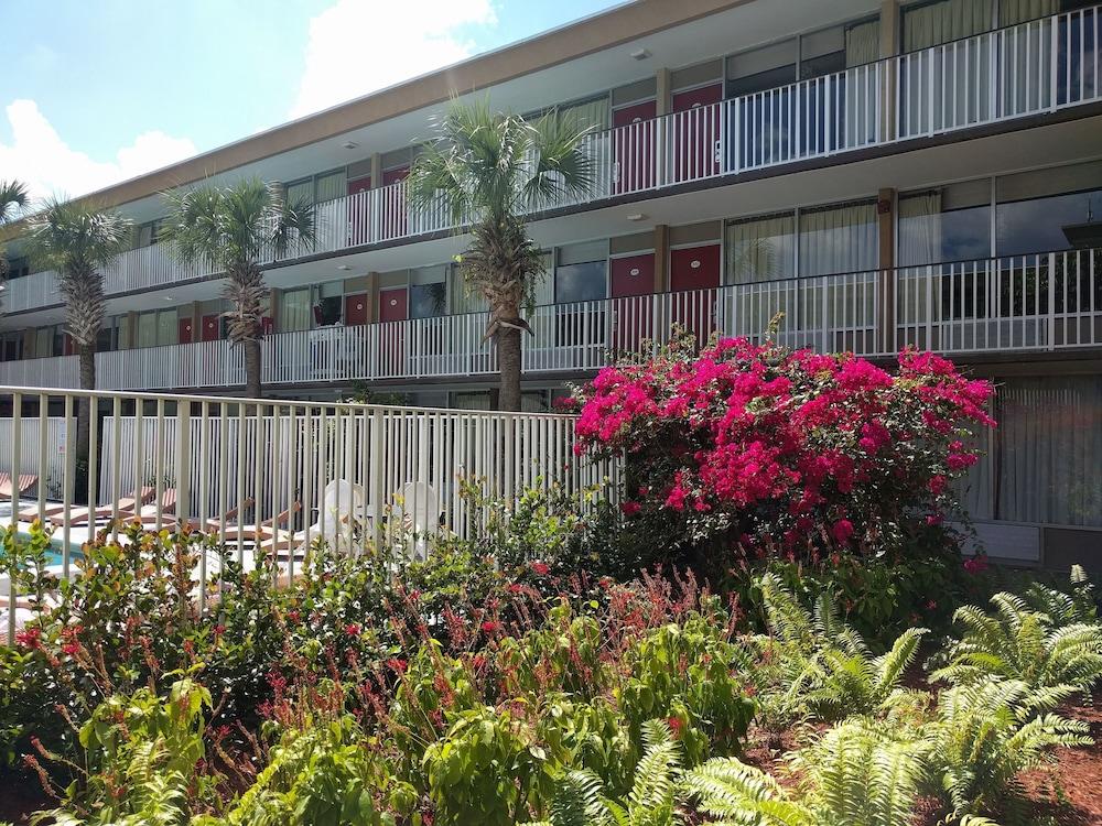 Red Carpet Inn Airport and Cruise Port Hotel Fort Lauderdale photo 31