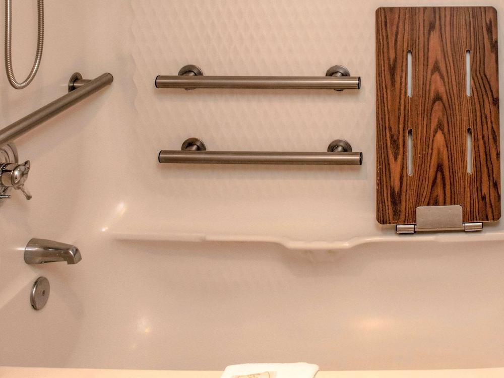 Quality Suites Lake Wright - Norfolk Airport photo 10