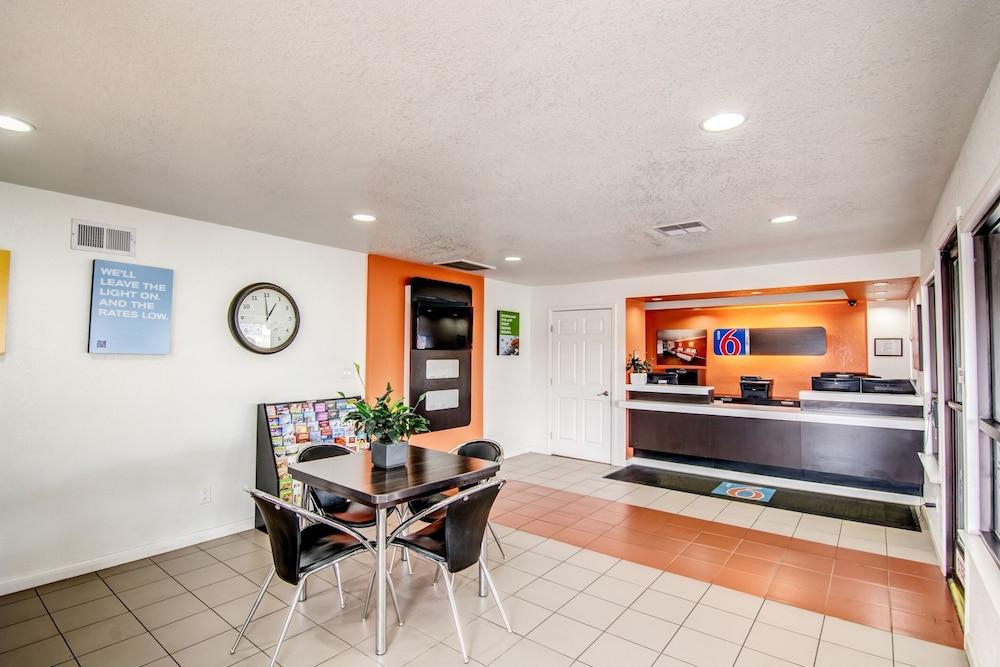 Motel 6 Manteca, CA photo 5