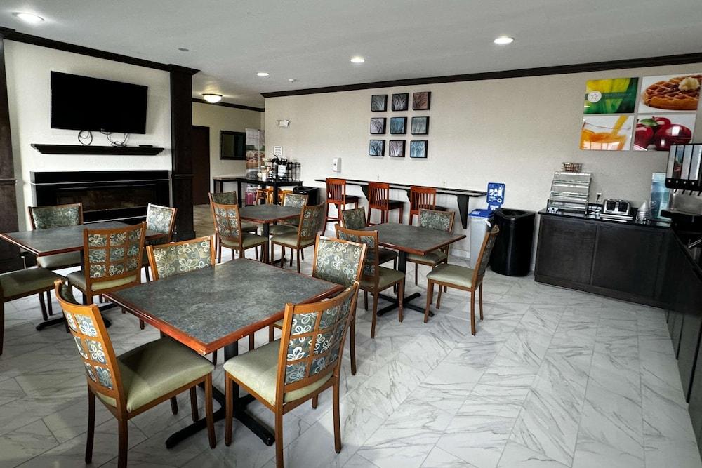 Quality Inn Forsyth - Decatur photo 39
