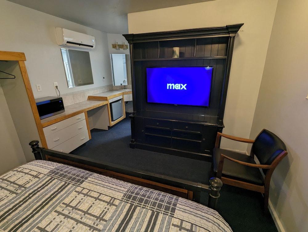 Majestic Rockies Motel photo 17