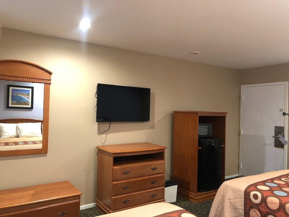 Orange Tustin Inn photo 10