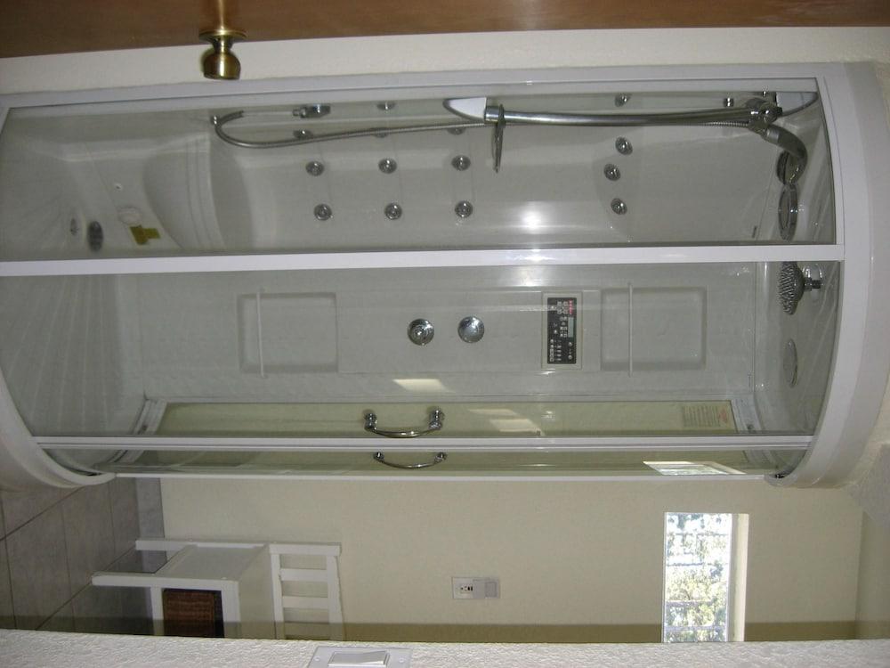 Beachcomber Inn photo 10