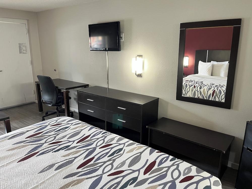 Red Roof Inn Rockingham photo 12