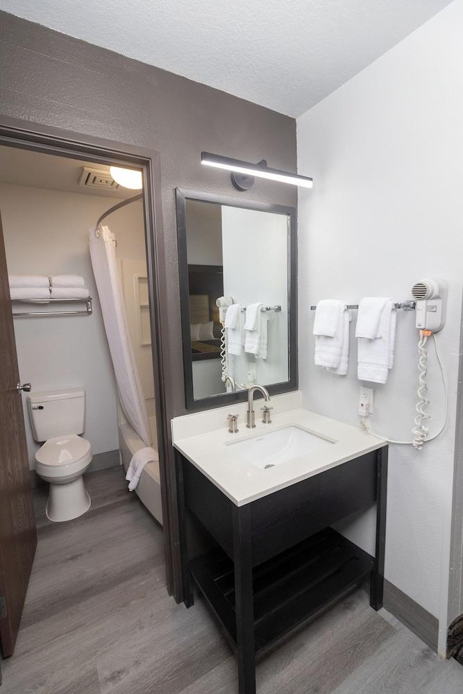 Big Sky Inn photo 30
