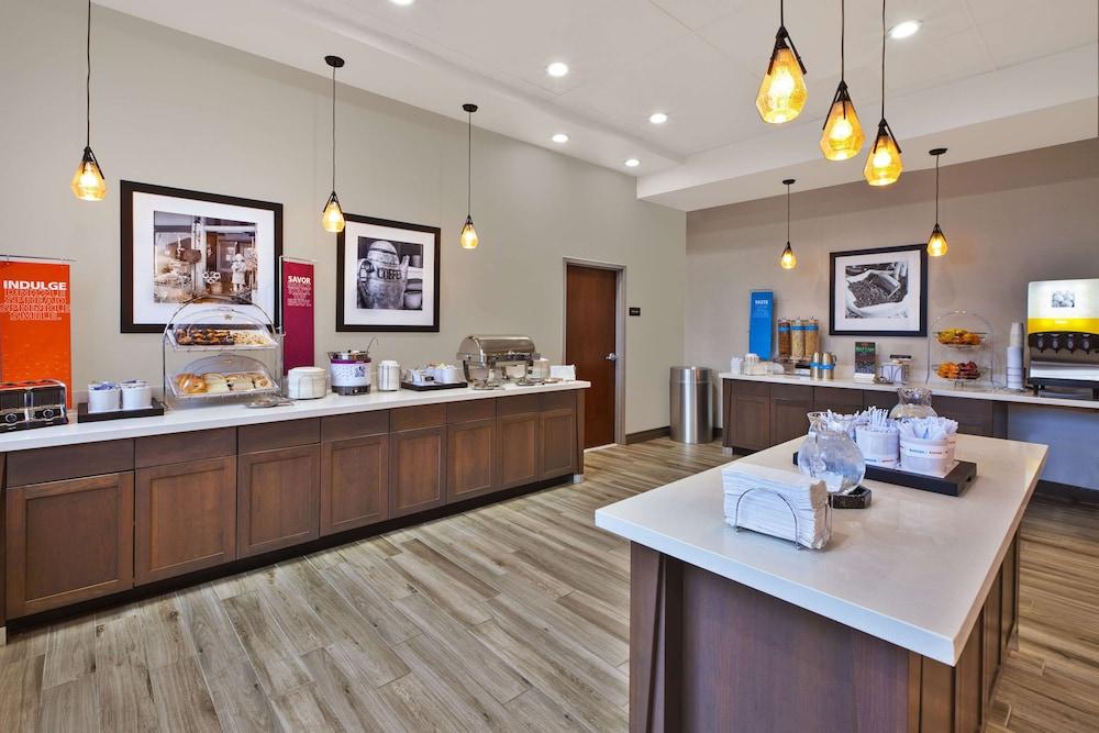 Hampton Inn by Hilton Detroit Dearborn photo 32