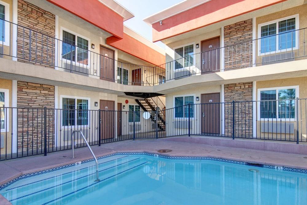 Ontario Inn & Suites photo 48